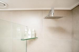 Beachfront 2 bed w swimming pool, Blouberg 54 Beach Break