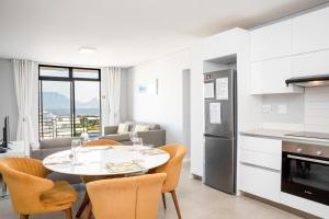 Beachfront 2 bed w swimming pool, Blouberg 54 Beach Break - 4hvězdičkové hotely ve městě Bloubergstrand