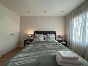 Bright & Spacious 1-Bed Apartment with Balcony & Private Parking