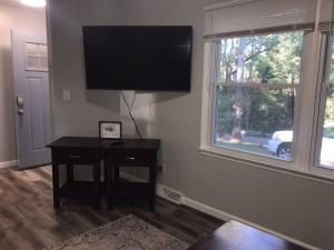 13 Castle Retreat to stylish home in Greenville 4 BD3BTH