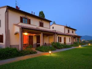 Villa in Cannara with Pool near Assisi
