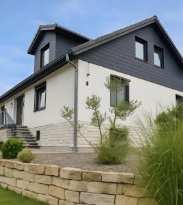 Ferienwohnung Am Wäldchen - 4hvězdičkové hotely ve městě Vöhl