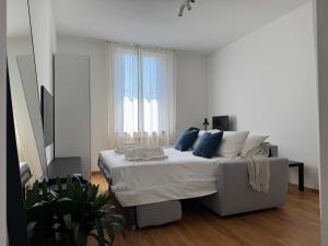 Comfort Stay Legnano - Appartamento di 85m2 con 2 bagni, Smart TV, WiFi ultra veloce e angolo lavoro, perfetto per visitare Milano in relax