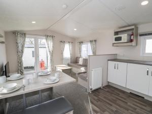 Gold Caravan 316