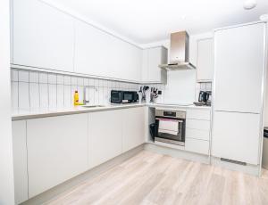 Light & Modern Central Birmingham 2 Bed Apartment