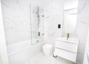 Light & Modern Central Birmingham 2 Bed Apartment