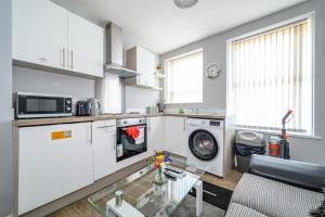 * Well equipped apartment for a relaxing cosy and luxurious fun stay + Free Parking + Free Fast WiFi *