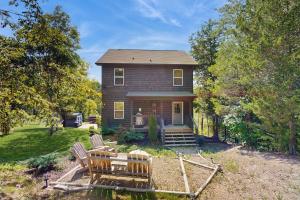 3 BR Home with Hot Tub and Mountain Views