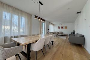 180 m family home with garden sleeps 10