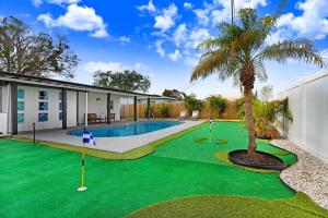 Relax, Swim, Repeat, Family Pool House by the Sea - 3hvězdičkové hotely ve městě St Petersburg