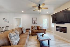 The Crossing at Lake Forest- 35