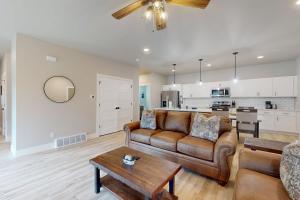 The Crossing at Lake Forest- 35