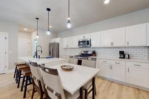 The Crossing at Lake Forest- 35