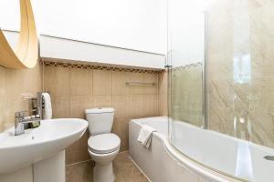 Contemporary Archway Retreat Near Tube