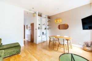 Contemporary Archway Retreat Near Tube