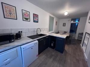 Four Bedroom House by Brookland Stays Serviced Accommodation Short Lets Brighton with Free WiFi