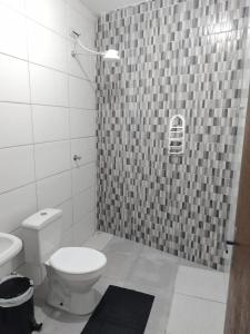 Casa com piscina, 100m da praia!