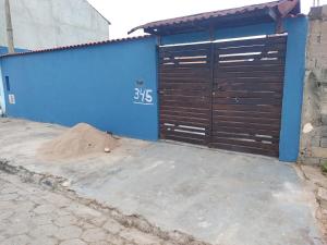 Casa com piscina, 100m da praia!