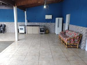 Casa com piscina, 100m da praia!