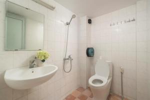 Hoan Kiem Lakeside Hostel- The best location