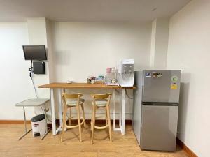 Modern 5-Bedroom Townhome near MRT and Local Charm