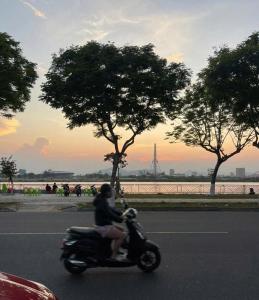 2A- Riverside- Sunset Chilling Window