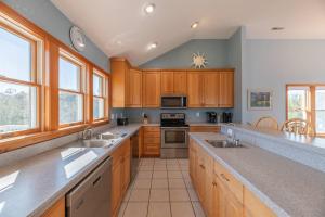 D3501 Clearview by the Sea - Pool, Hot Tub, Volleyball, Pool Table, Pets OK