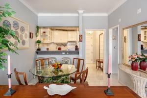 GuestReady - Vibrant flat w balcony