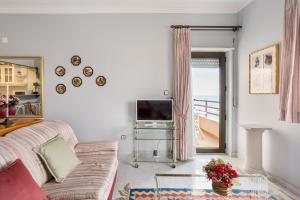 GuestReady - Vibrant flat w balcony