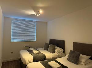 24-7 Secured City Centre Apartments with Free Underground Parking and WiFi