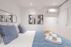 Stylish Flat with Workspace & Garage by HostWise