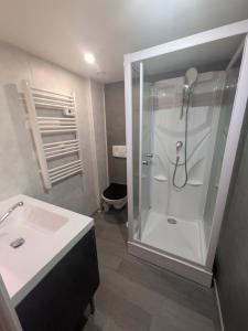 Maison 2 chambres - terrasse - piscine