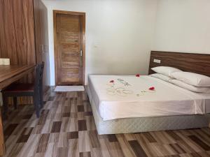 Mandhoo Inn