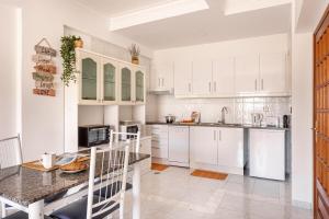 GuestReady - Deluxe home with terrace in Caparica