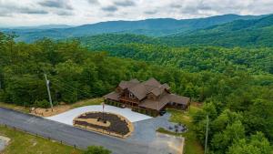 Mels Mountain View Lodge by American Patriot Getaways