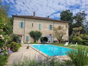 B&B / Chambres d'hotes La Villa du Portail : Chambre Triple Confort avec Douche