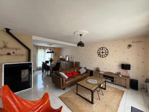 Villa - 14 beds - Snooker - Jacuzzi - loft cinema - 800m Bugatti - 24h du Mans