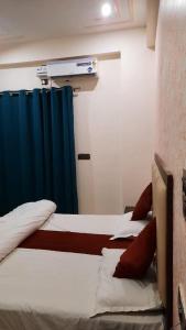 Divya Hotel & Restaurant