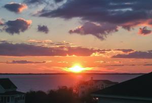 De-Duck-Tible - Duck, Carolina Dunes, Ocean and Sound Views, 300 Yds to Beach, Flex Stays