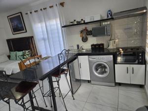 Oasiselfcatering guest house