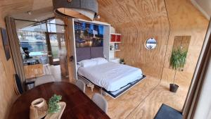 Wikkelboats at Wijnhaven