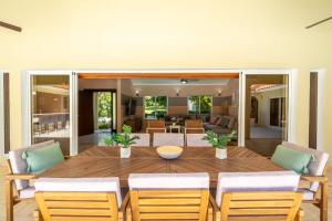 Total Privacy, Prime Location, Design