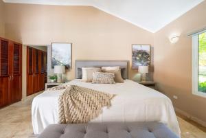 Total Privacy, Prime Location, Design