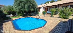 à lombre de lolivier