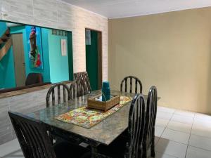 Casa para até 10 pessoas com 2 banheiros, 1 quente