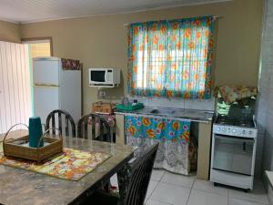 Casa para até 10 pessoas com 2 banheiros, 1 quente