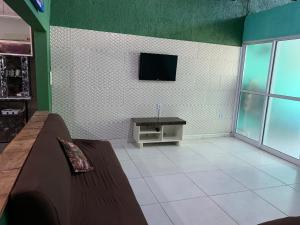 Casa para até 10 pessoas com 2 banheiros, 1 quente