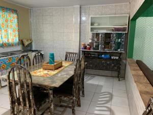 Casa para até 10 pessoas com 2 banheiros, 1 quente