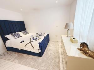 2 Bedroom Penthouse with Balcony