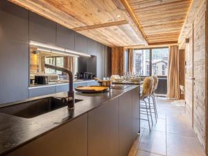 Appartement rénové avec WiFi à Val-dIsère - FR-1-694-434